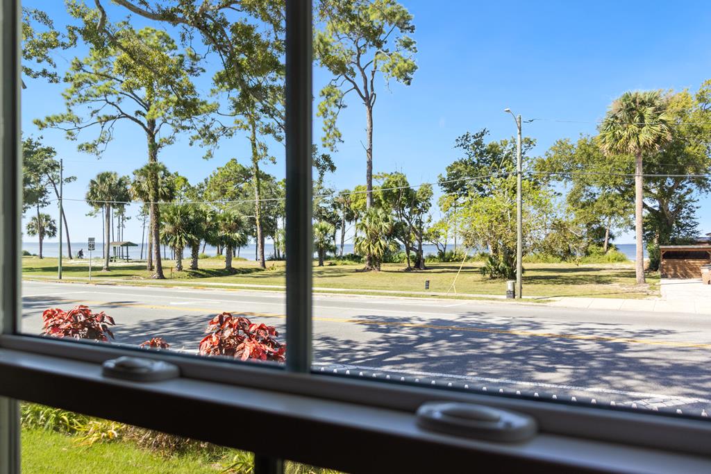 201 8th St, Port St. Joe 32456