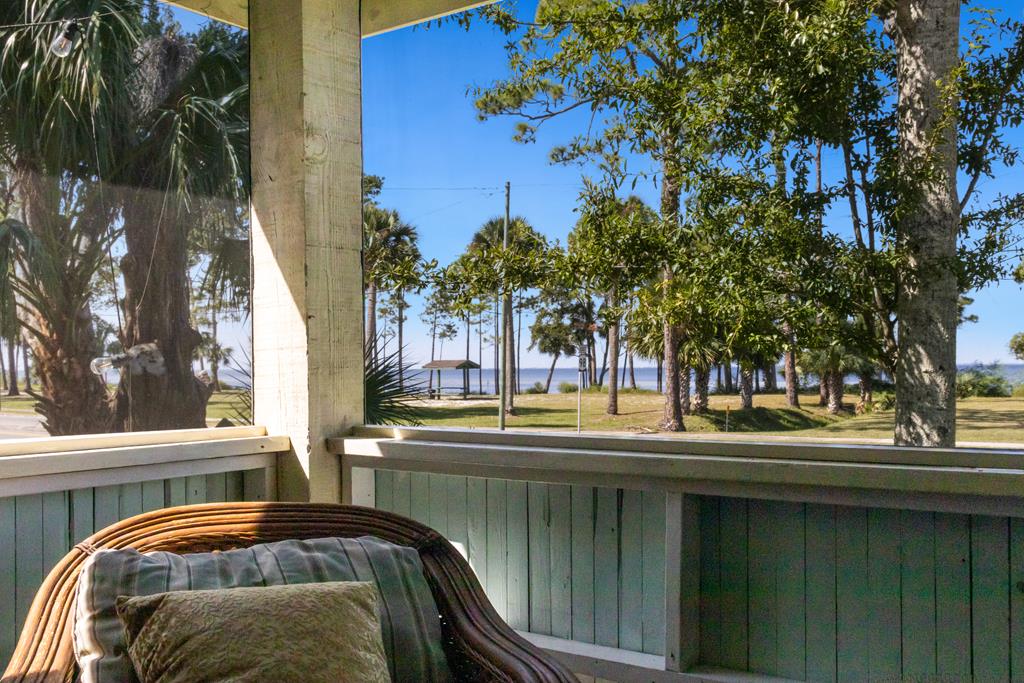201 8th St, Port St. Joe 32456