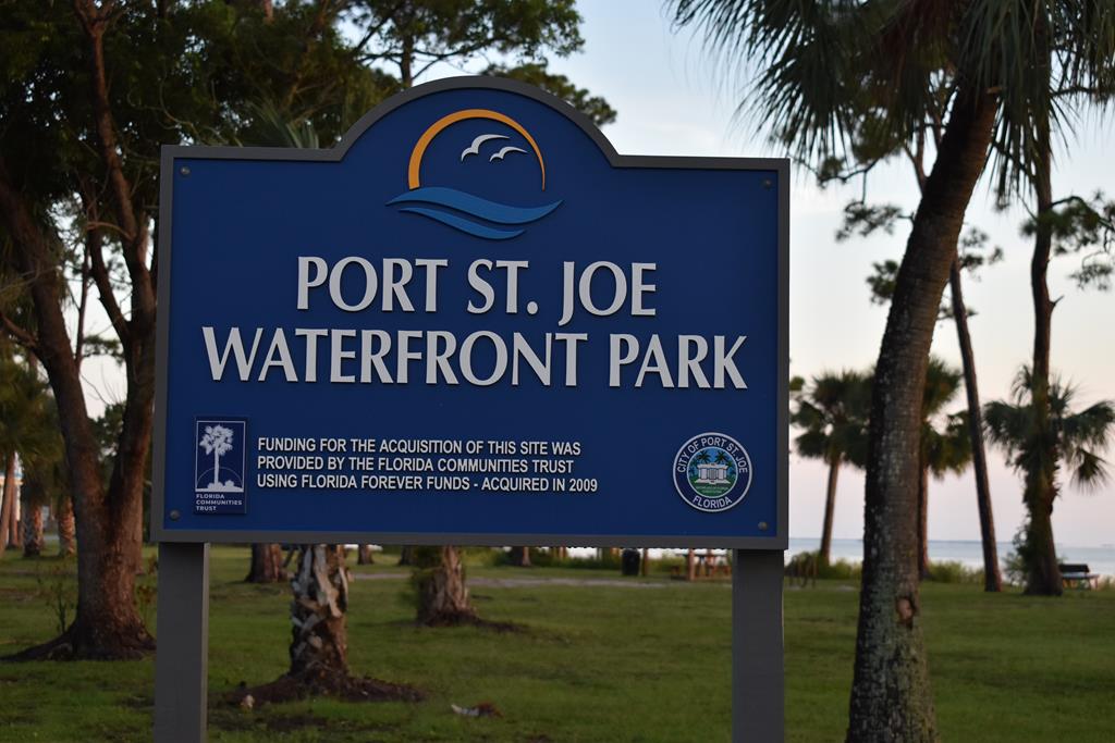 201 8th St, Port St. Joe 32456