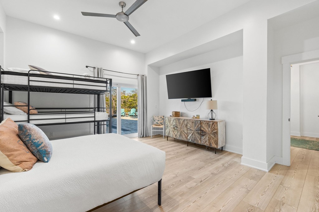 5720 Gulf Front Dr, 32456