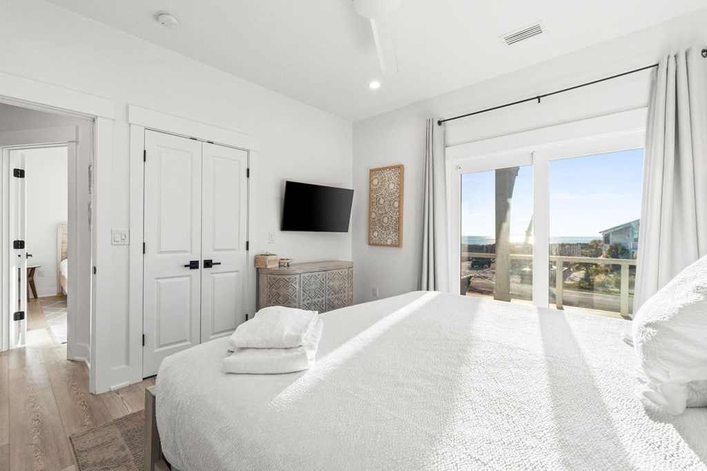 5720 Gulf Front Dr, 32456