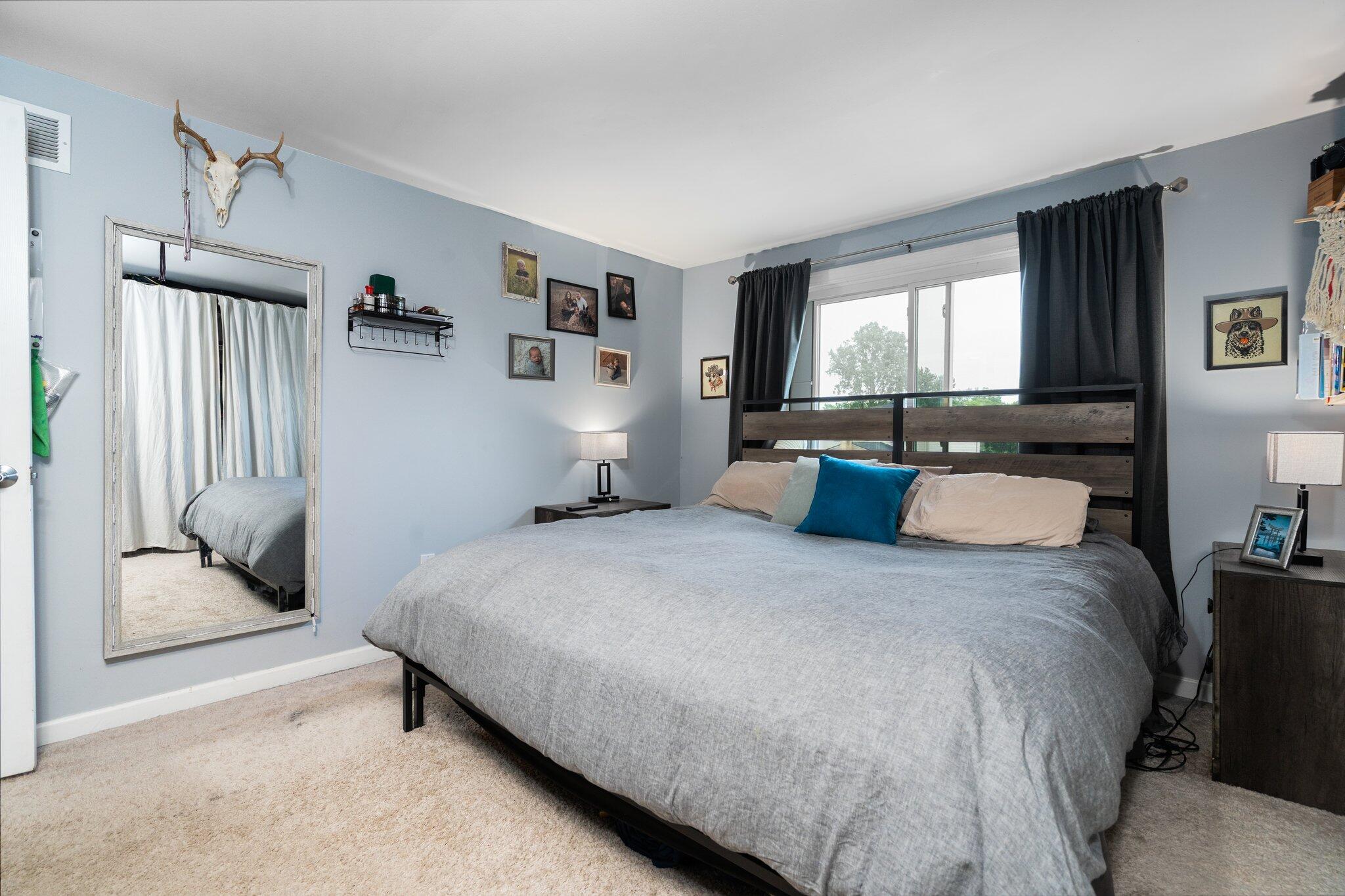 927 Queens Way