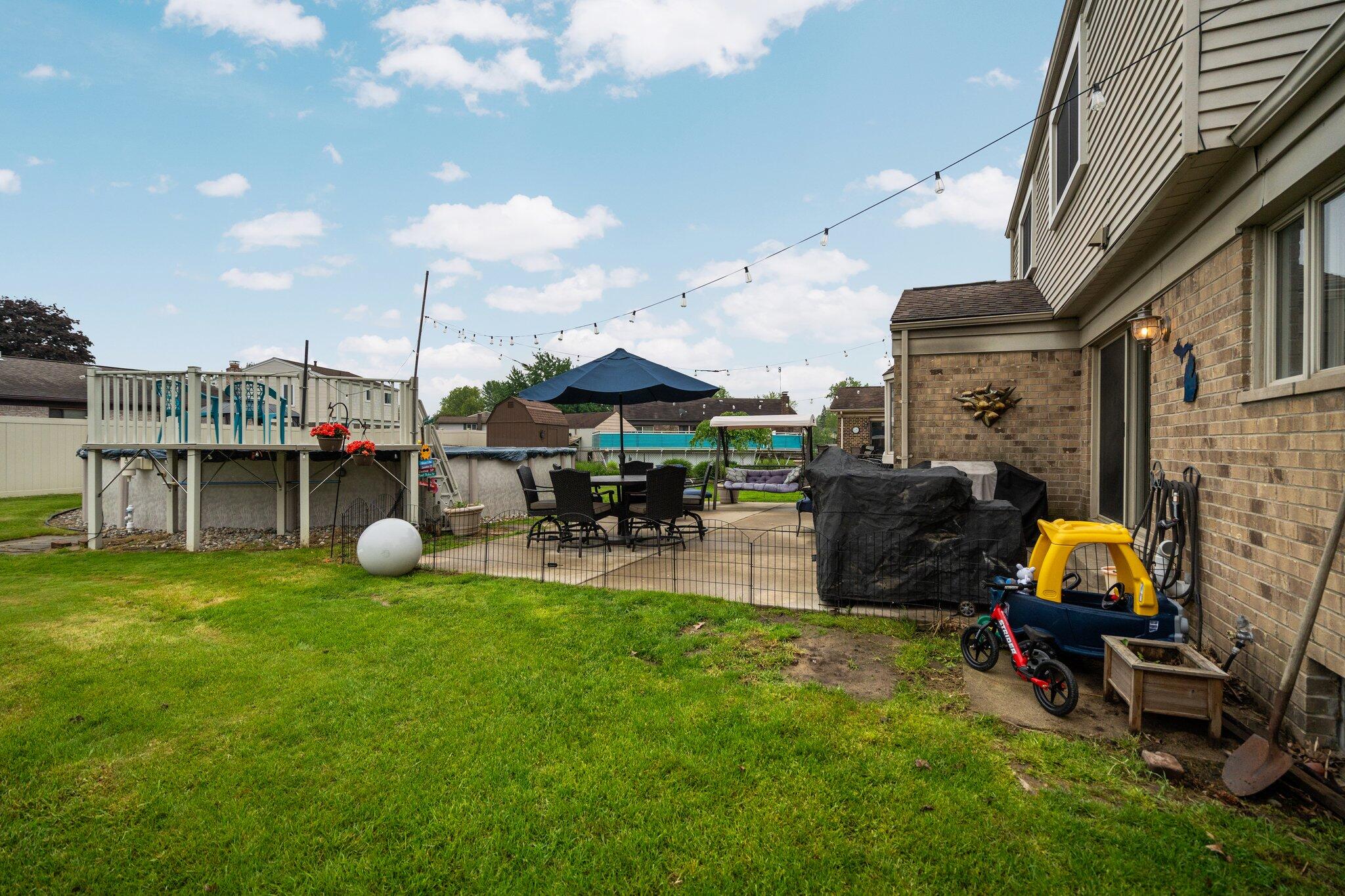 927 Queens Way