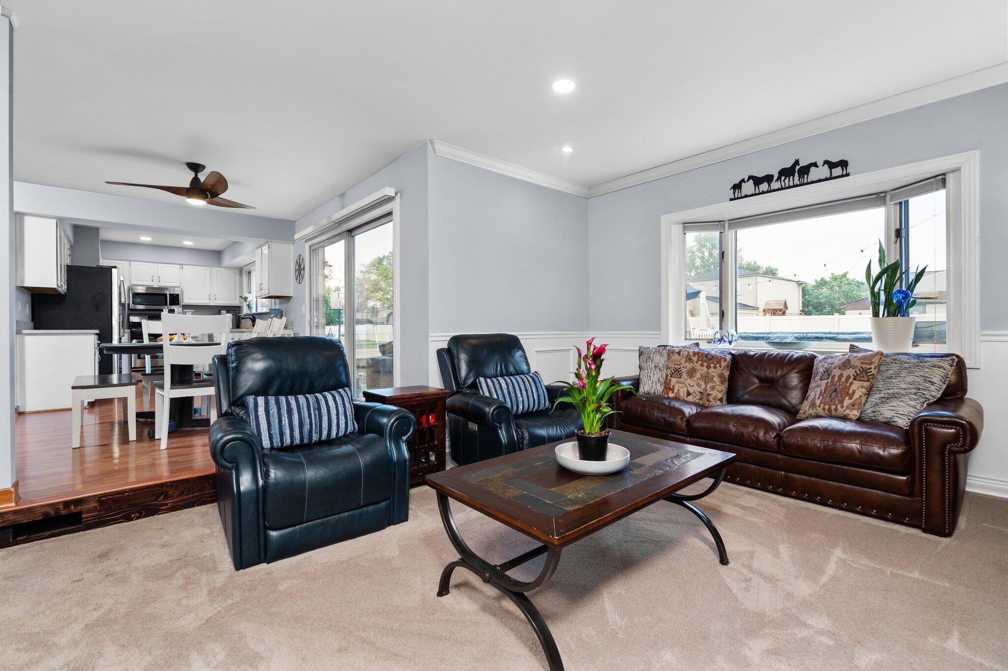 927 Queens Way