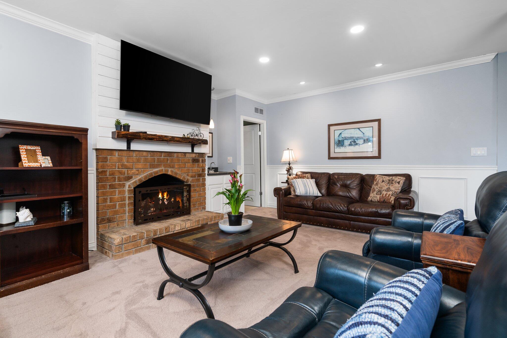 927 Queens Way