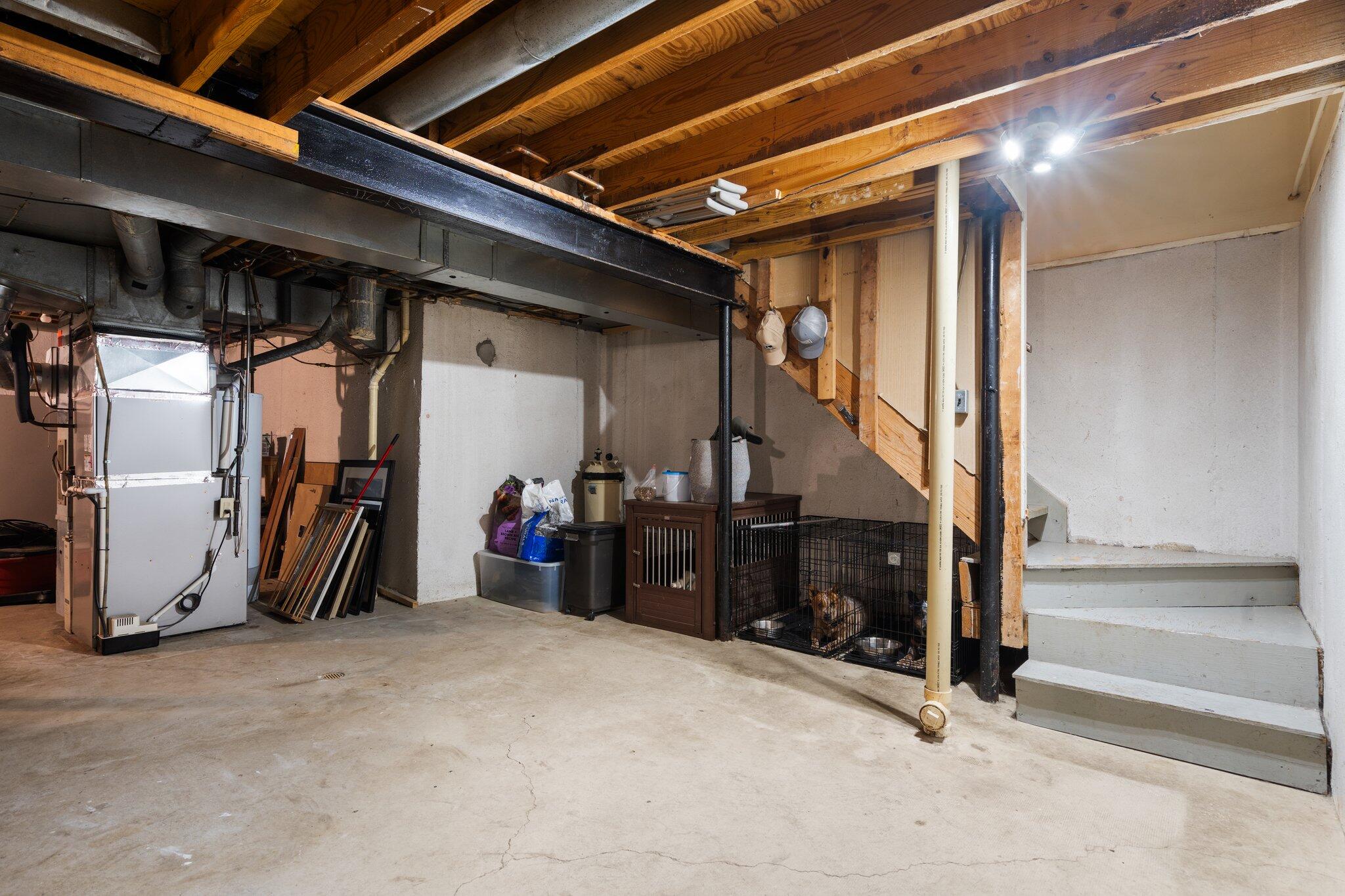 927 Queens Way