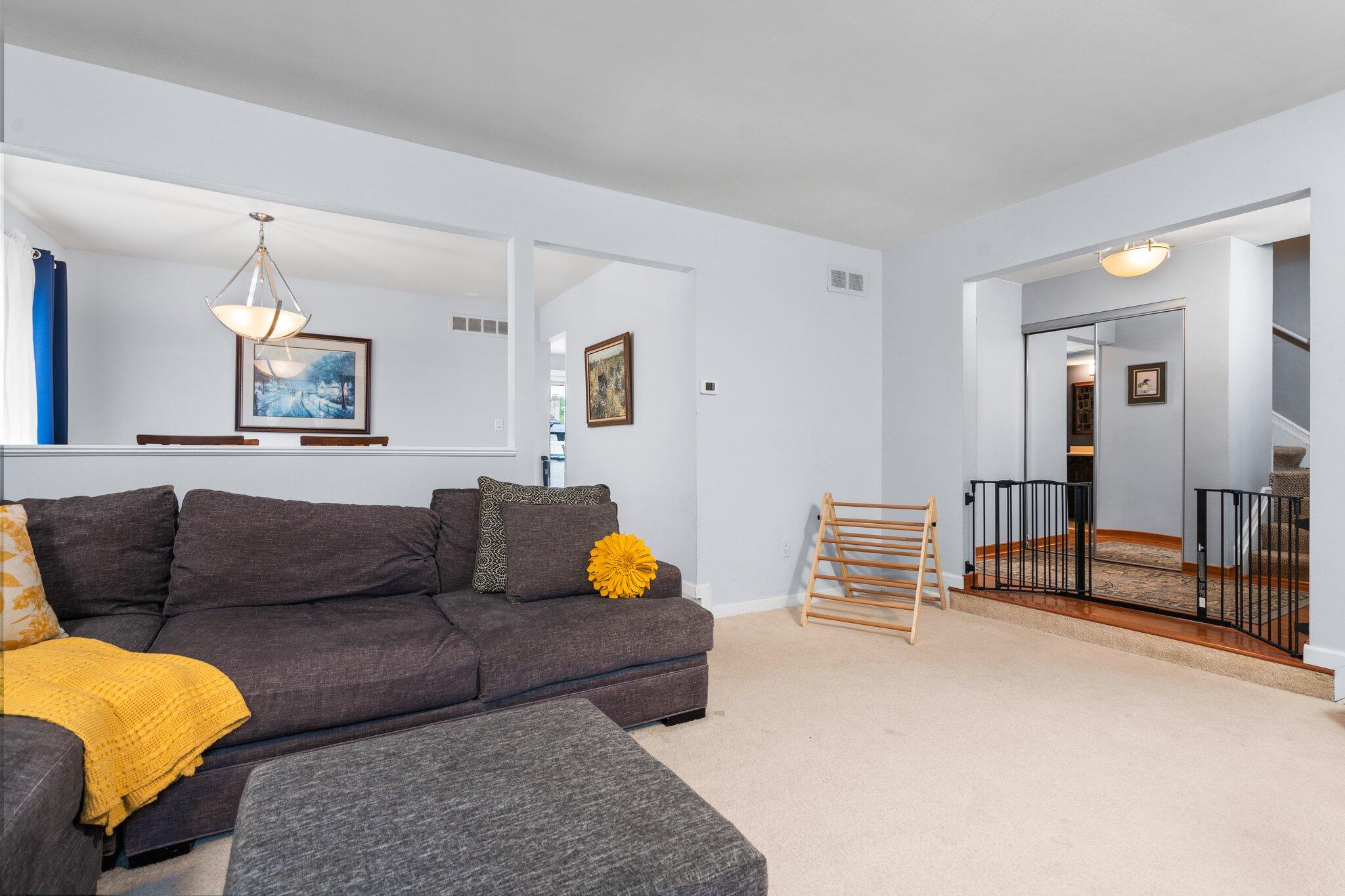 927 Queens Way