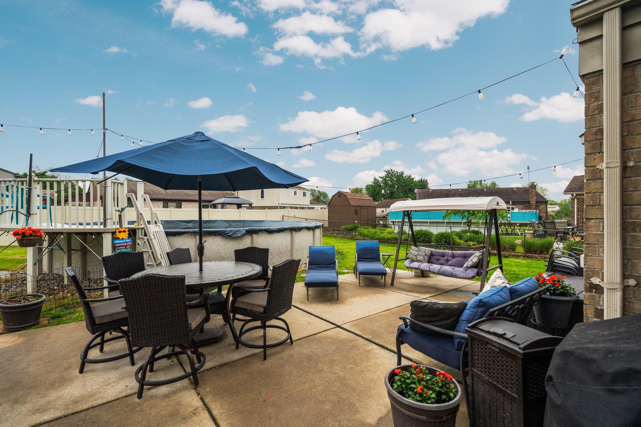 927 Queens Way