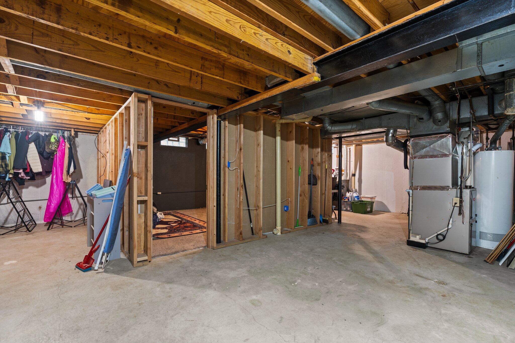 927 Queens Way