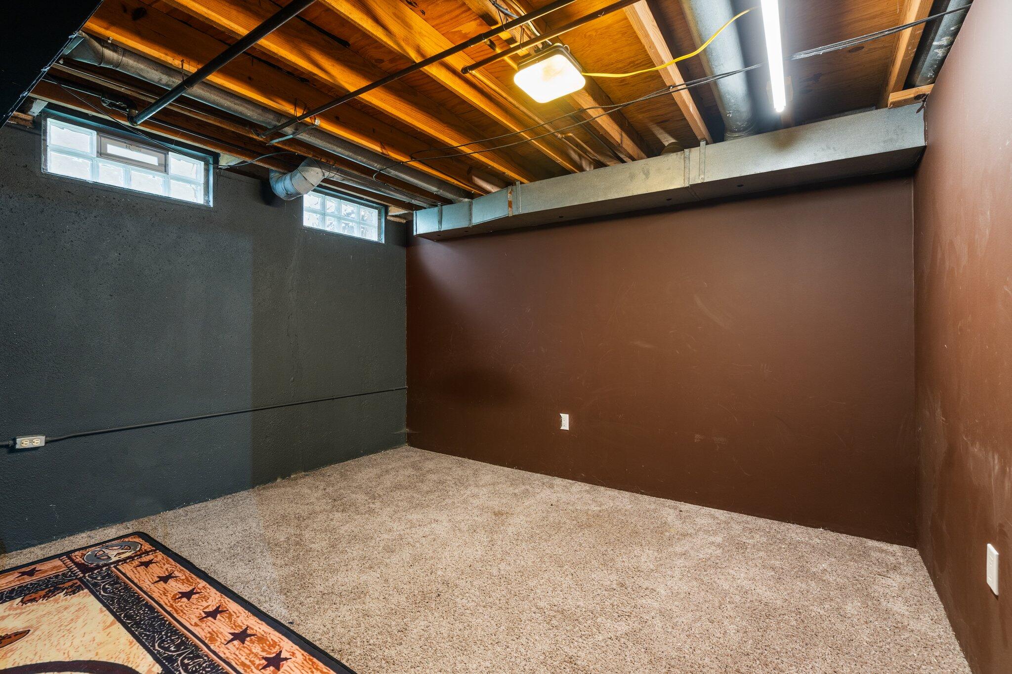 927 Queens Way