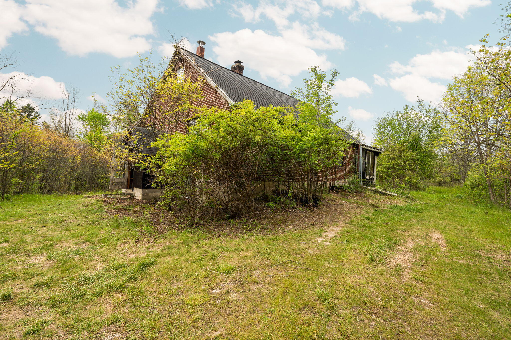 2203 Hickman Road