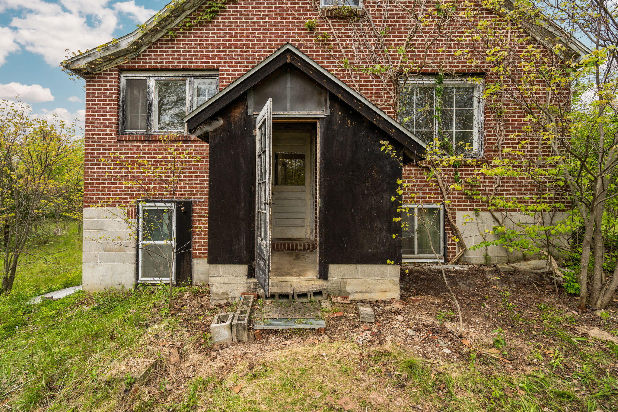 2203 Hickman Road