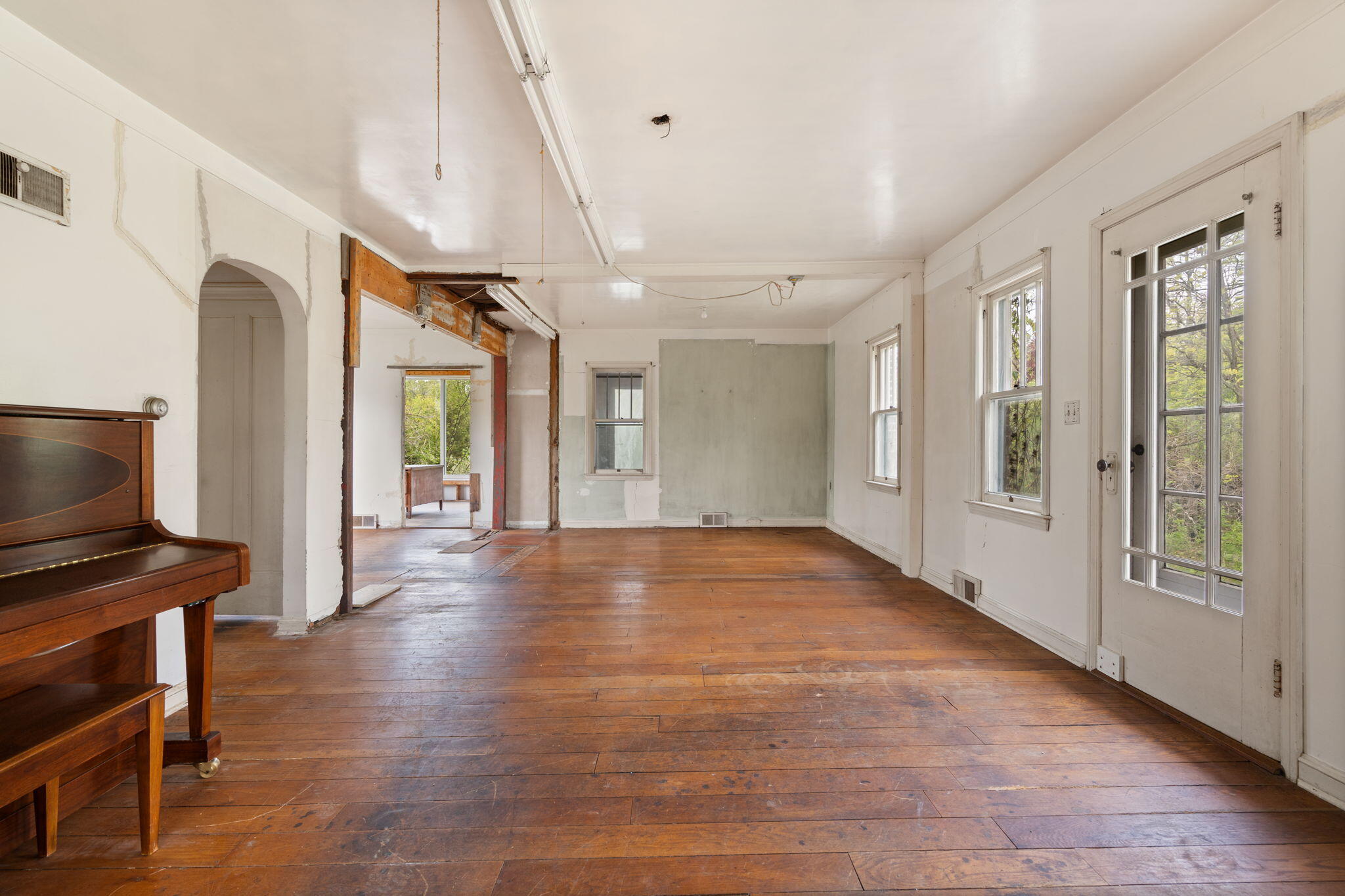 2203 Hickman Road