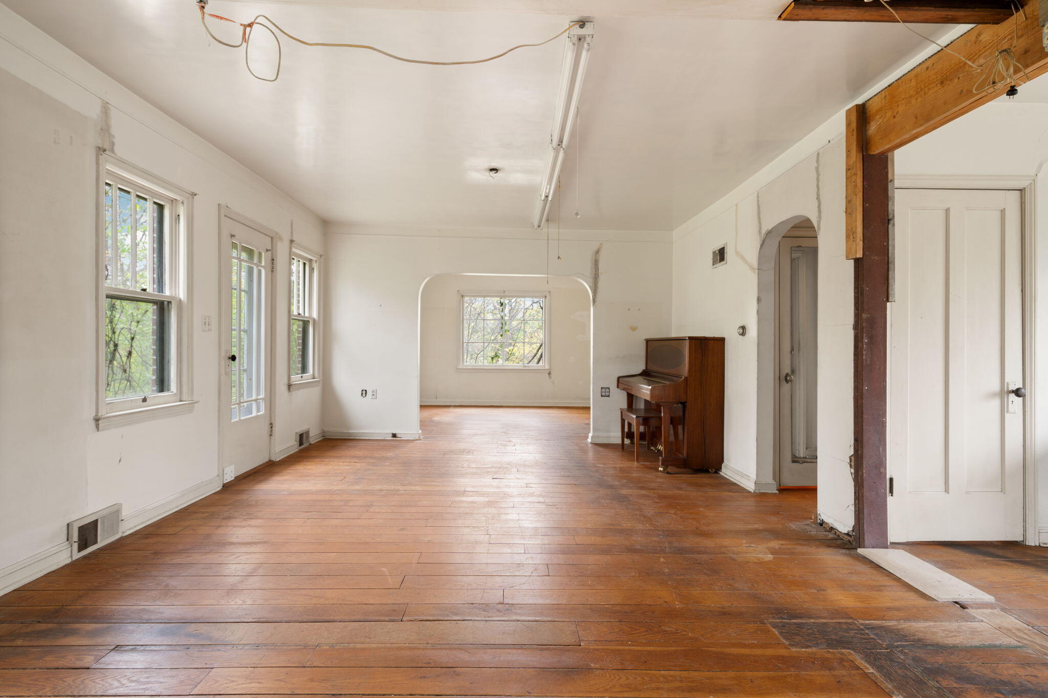 2203 Hickman Road