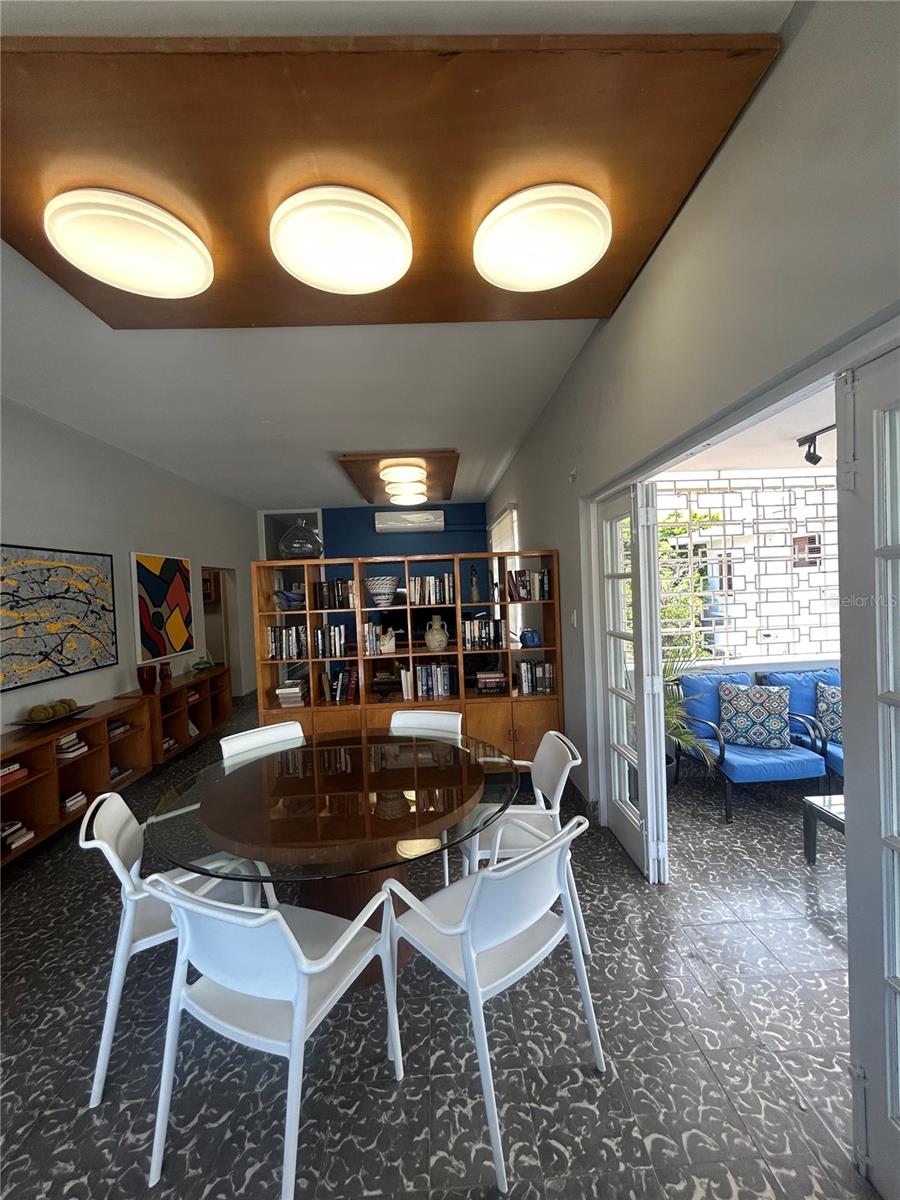 1510 CALLE MIRSONIA