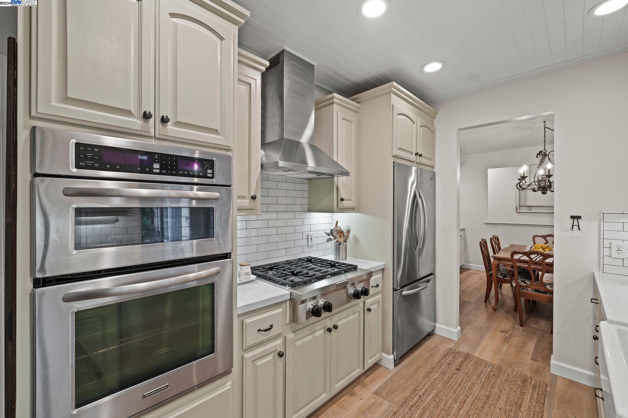 3299 Runnymede Ct