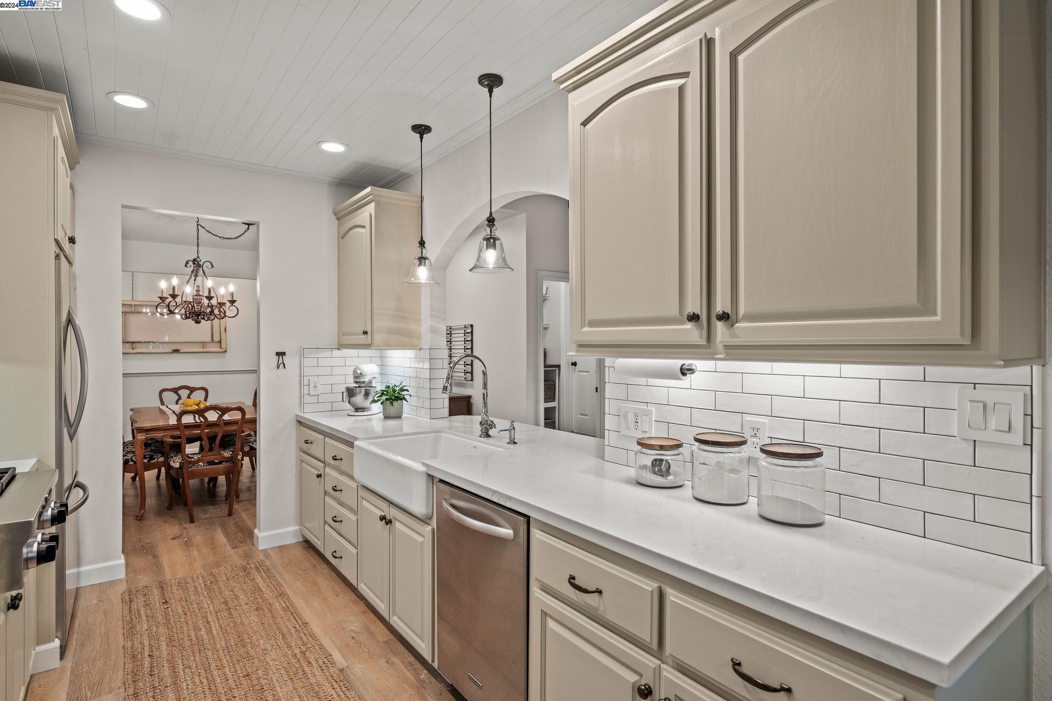 3299 Runnymede Ct