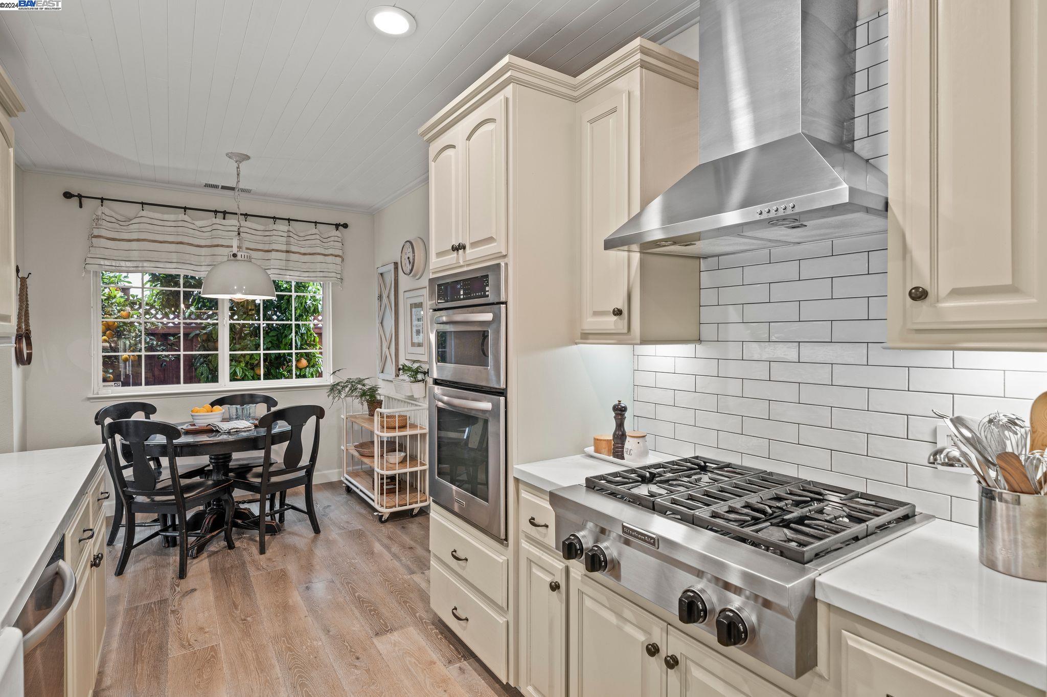 3299 Runnymede Ct