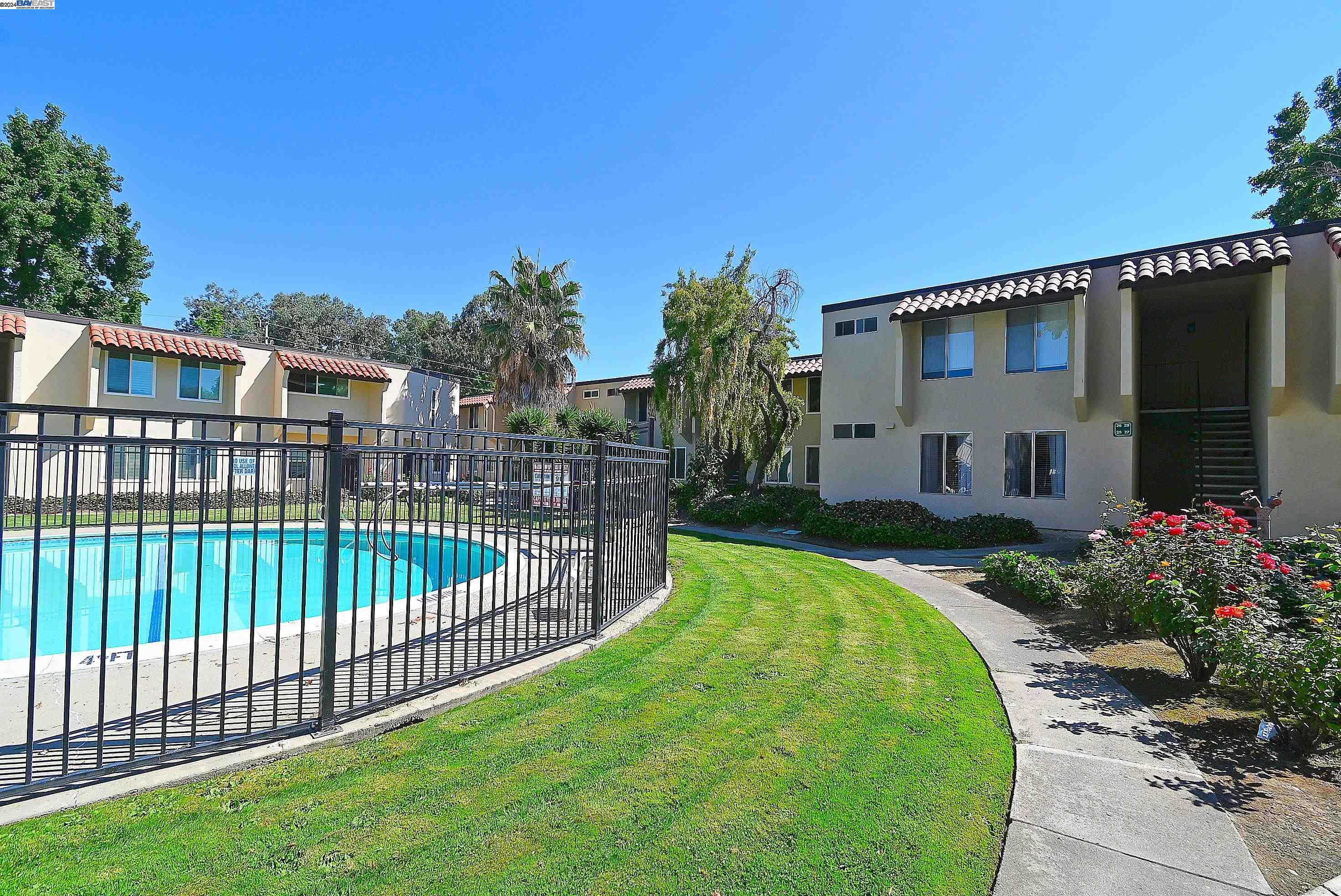 975 Murrieta Blvd # 25
