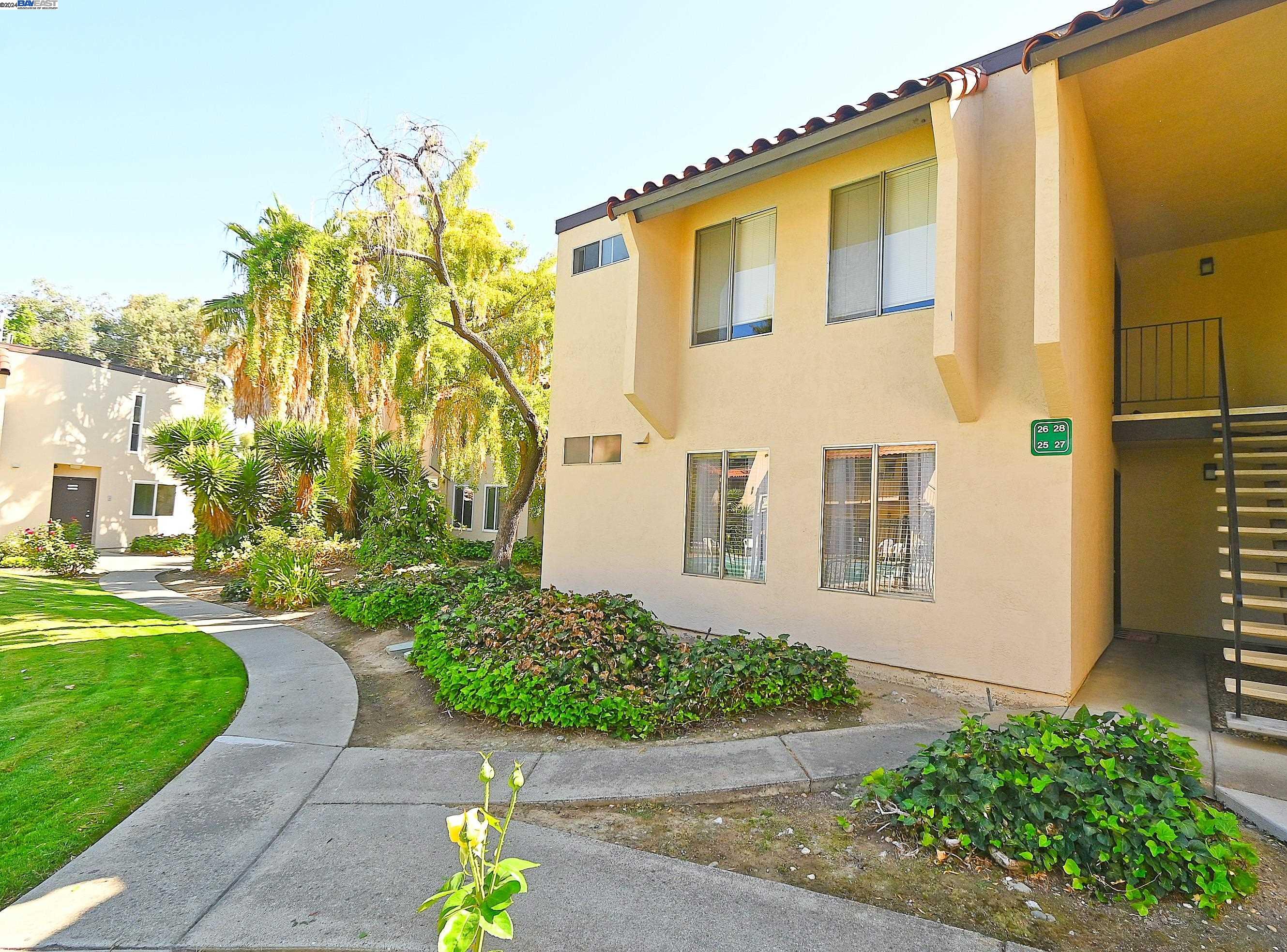 975 Murrieta Blvd # 25