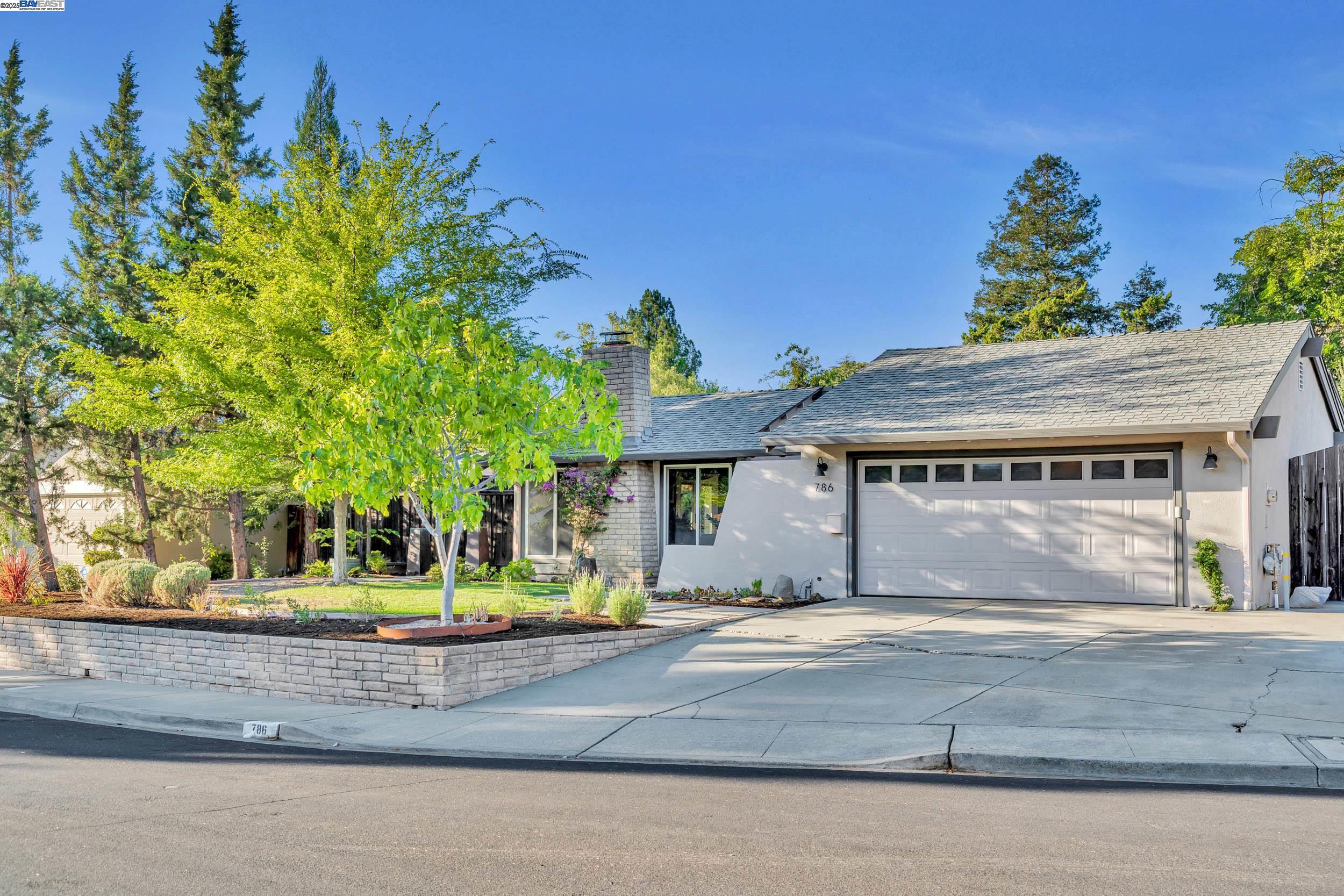 786 Bonita Ave