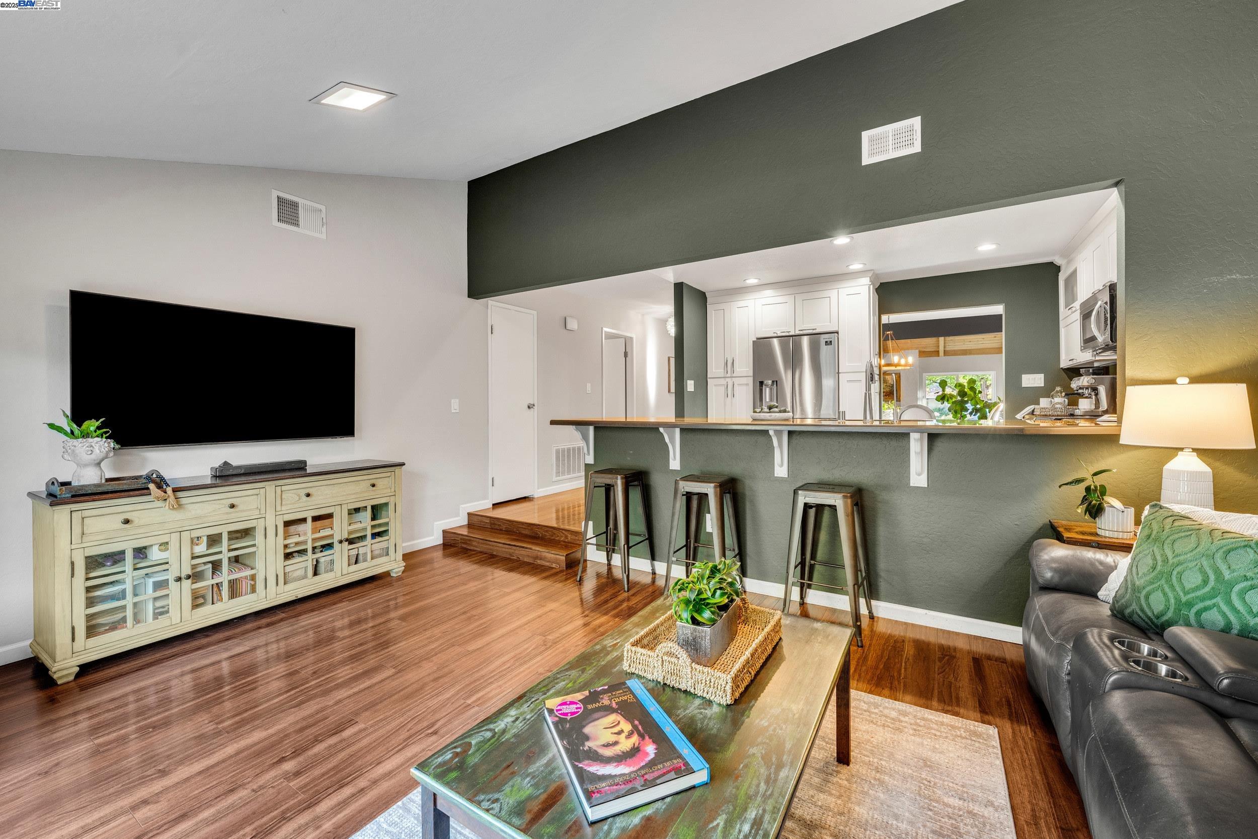 786 Bonita Ave