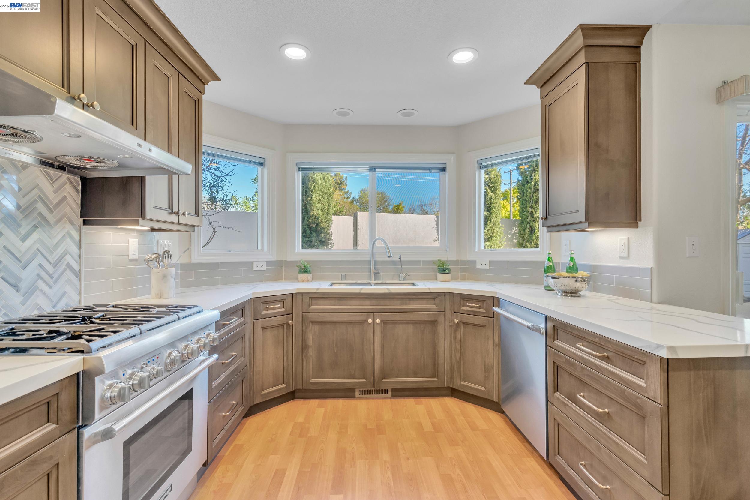 282 Del Valle Ct