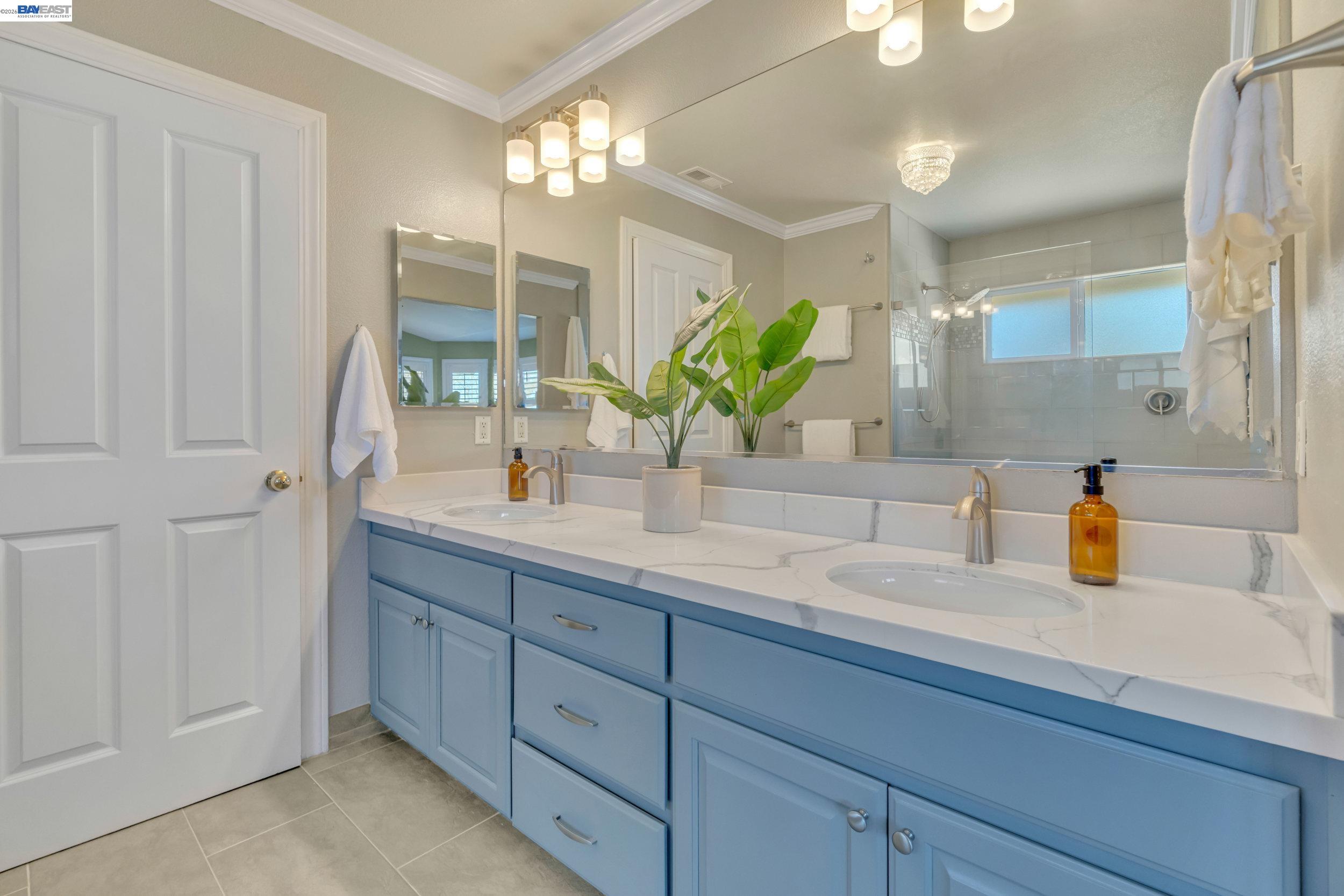 282 Del Valle Ct