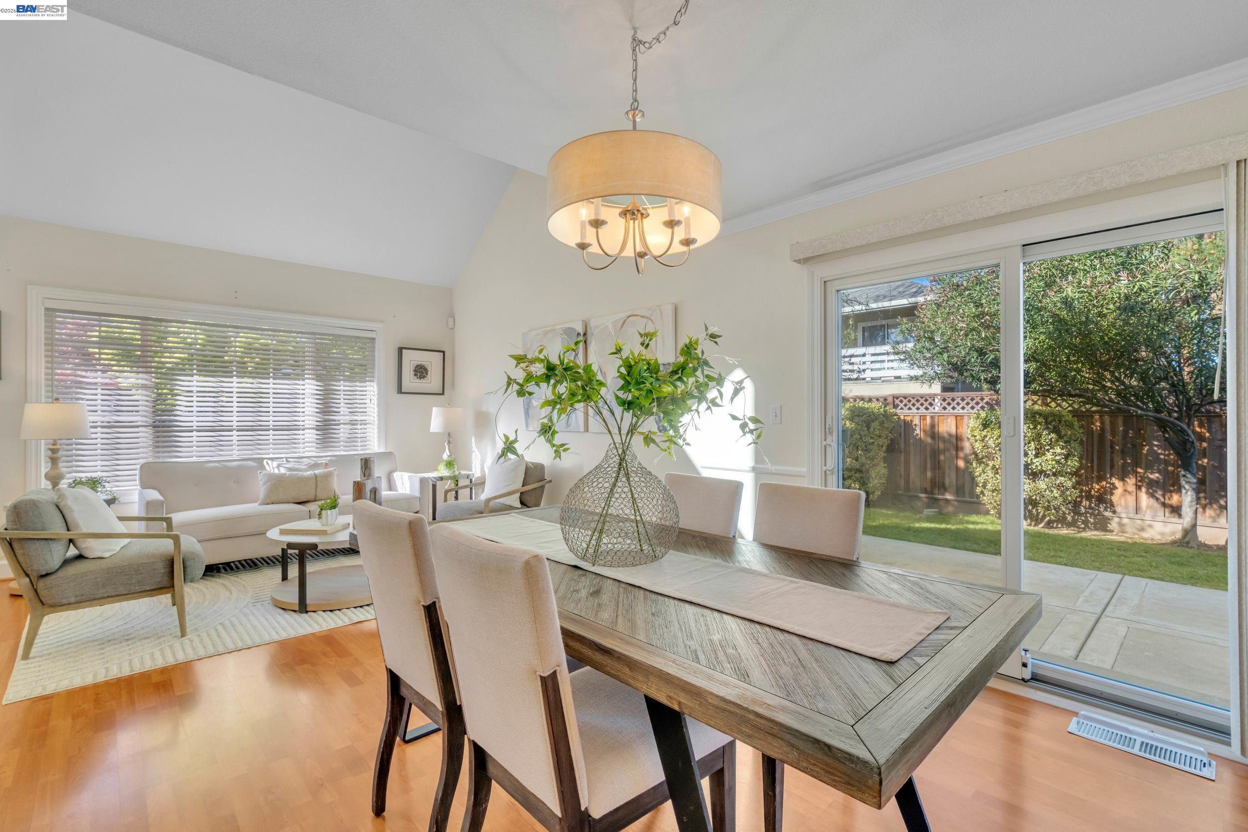282 Del Valle Ct