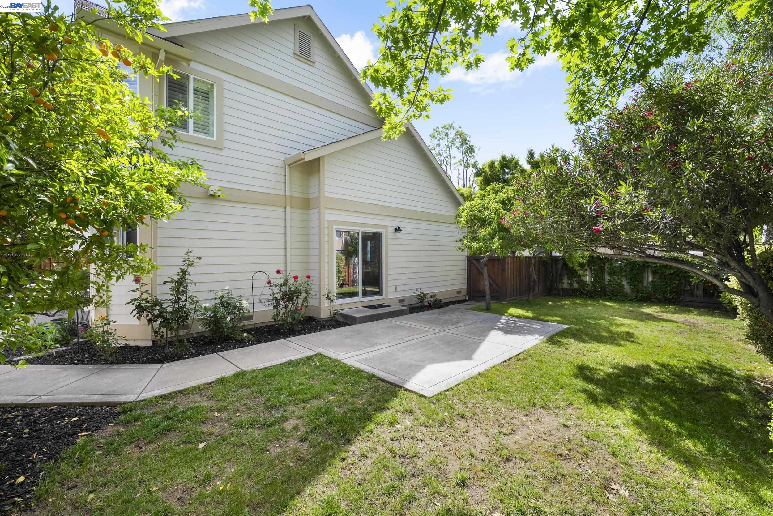282 Del Valle Ct