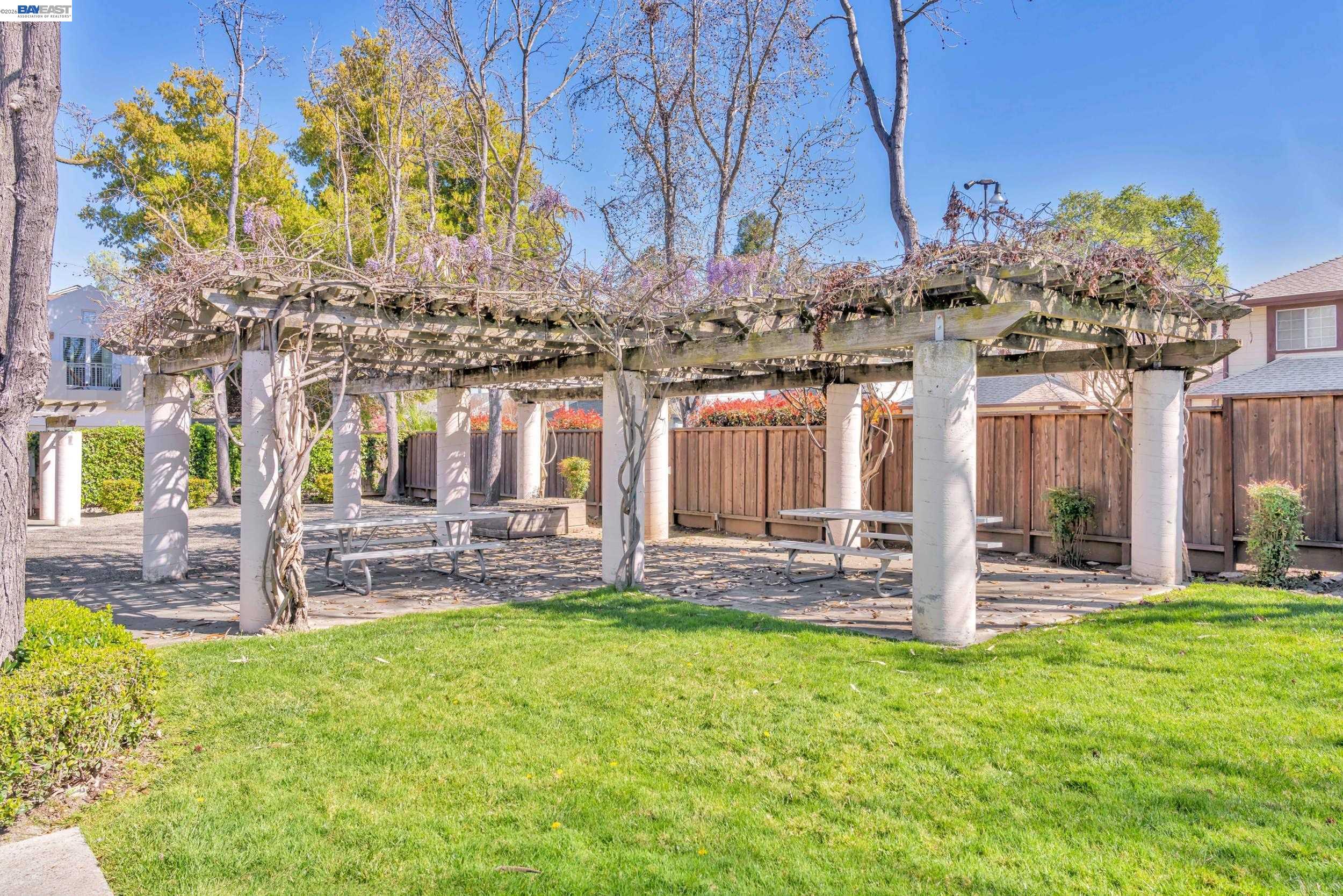 282 Del Valle Ct
