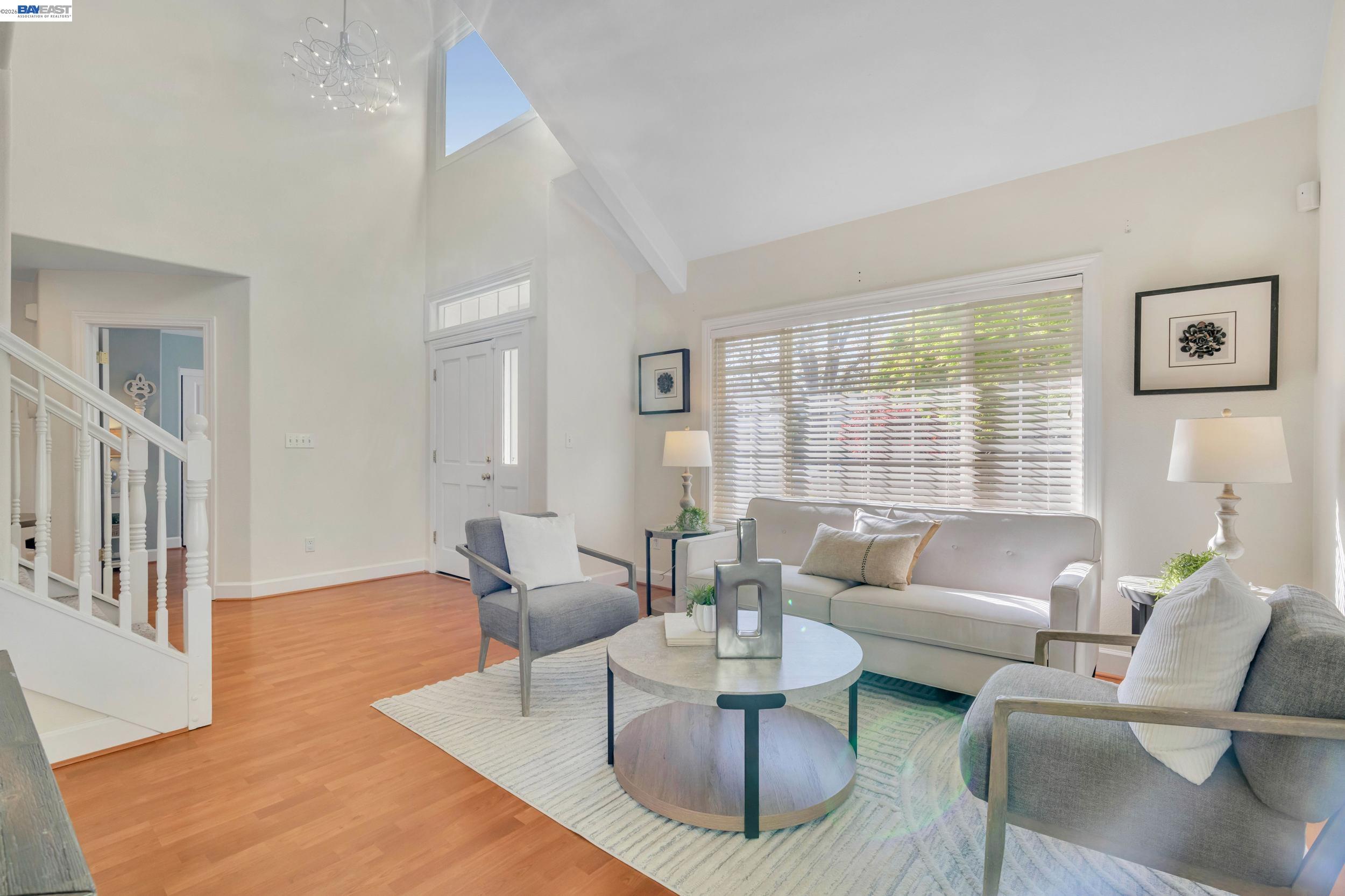 282 Del Valle Ct