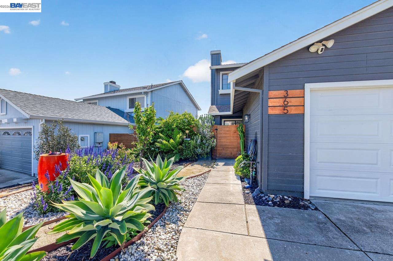 365 Waterview Pl