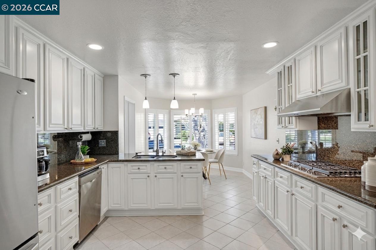 2415 Crestline Rd