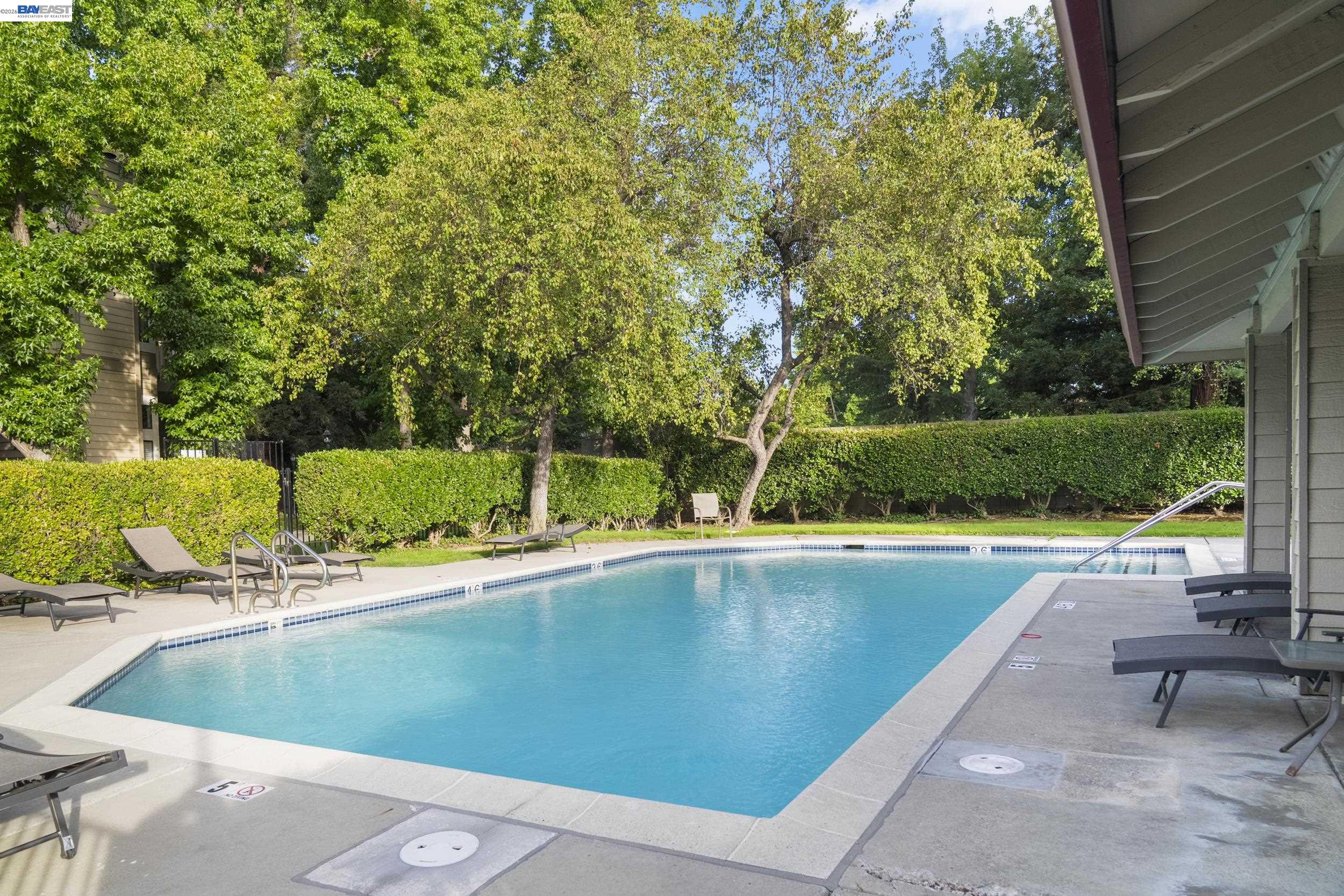 3318 Smoketree Commons Dr