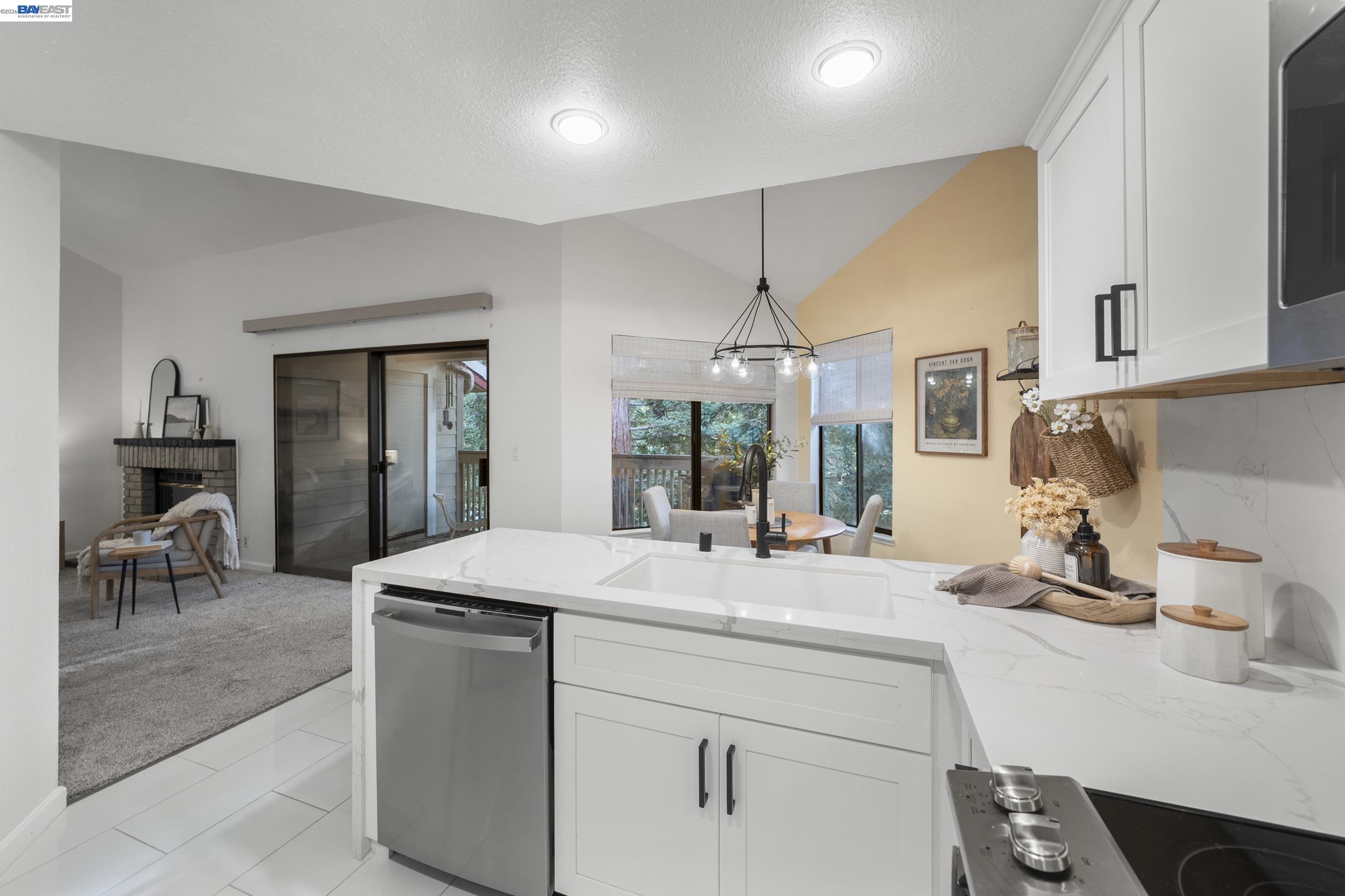3318 Smoketree Commons Dr