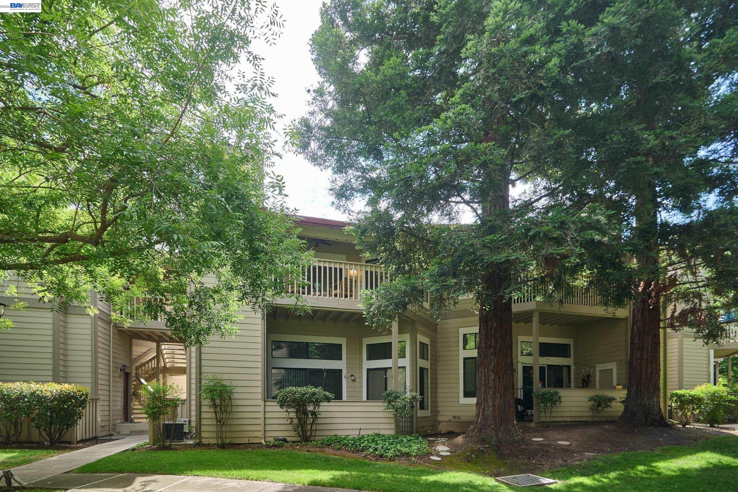 3318 Smoketree Commons Dr