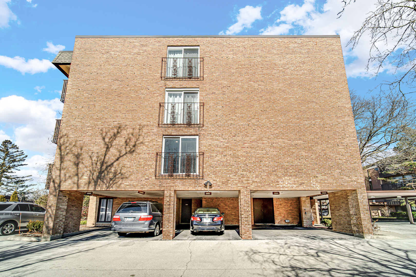 1915 Tanglewood Drive Unit: 2D