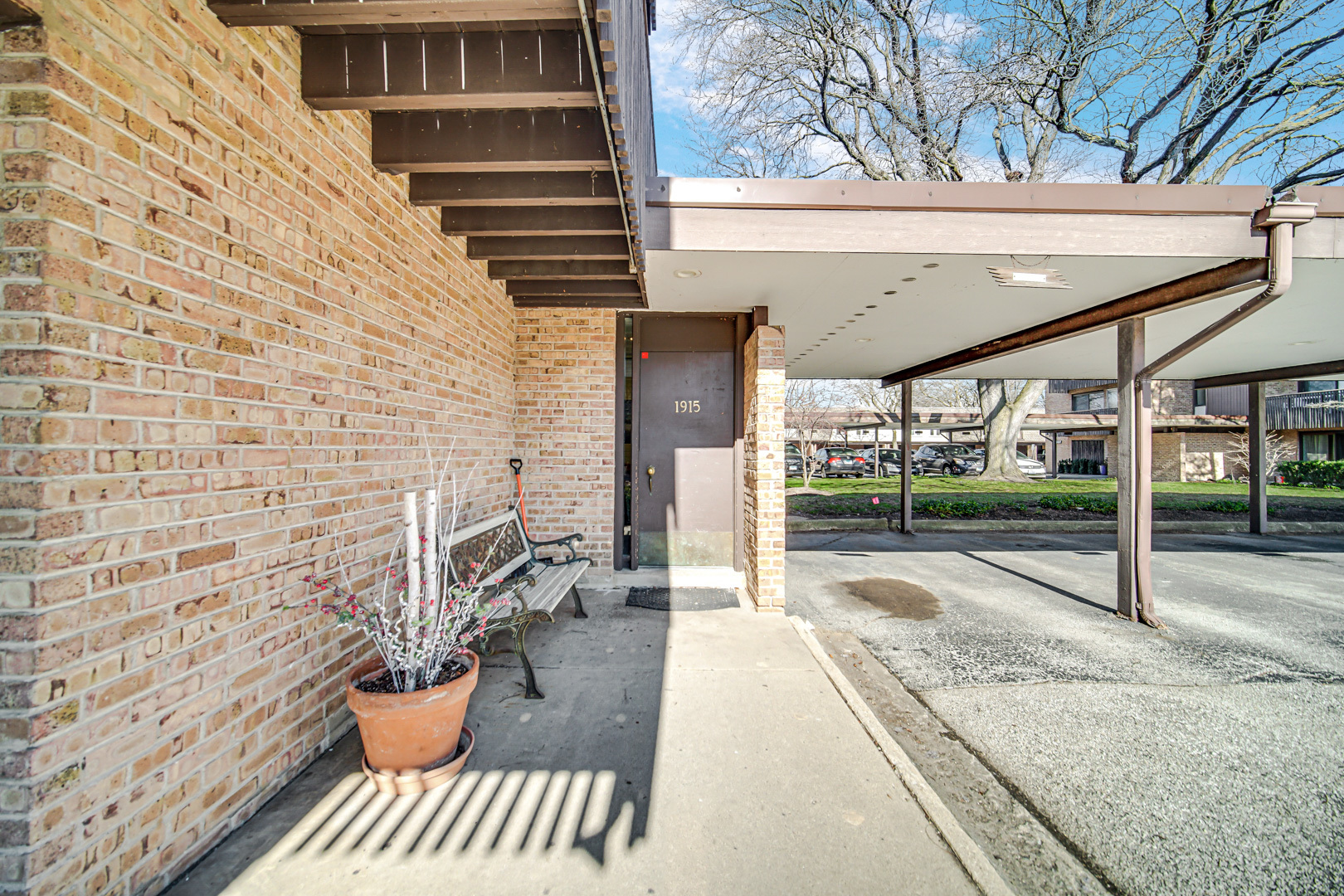 1915 Tanglewood Drive Unit: 2D