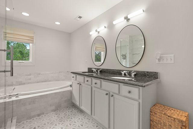 1033 W 58th Street