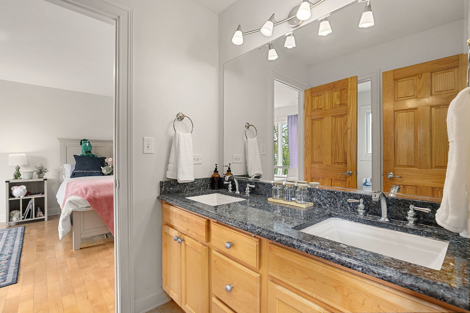 1033 W 58th Street