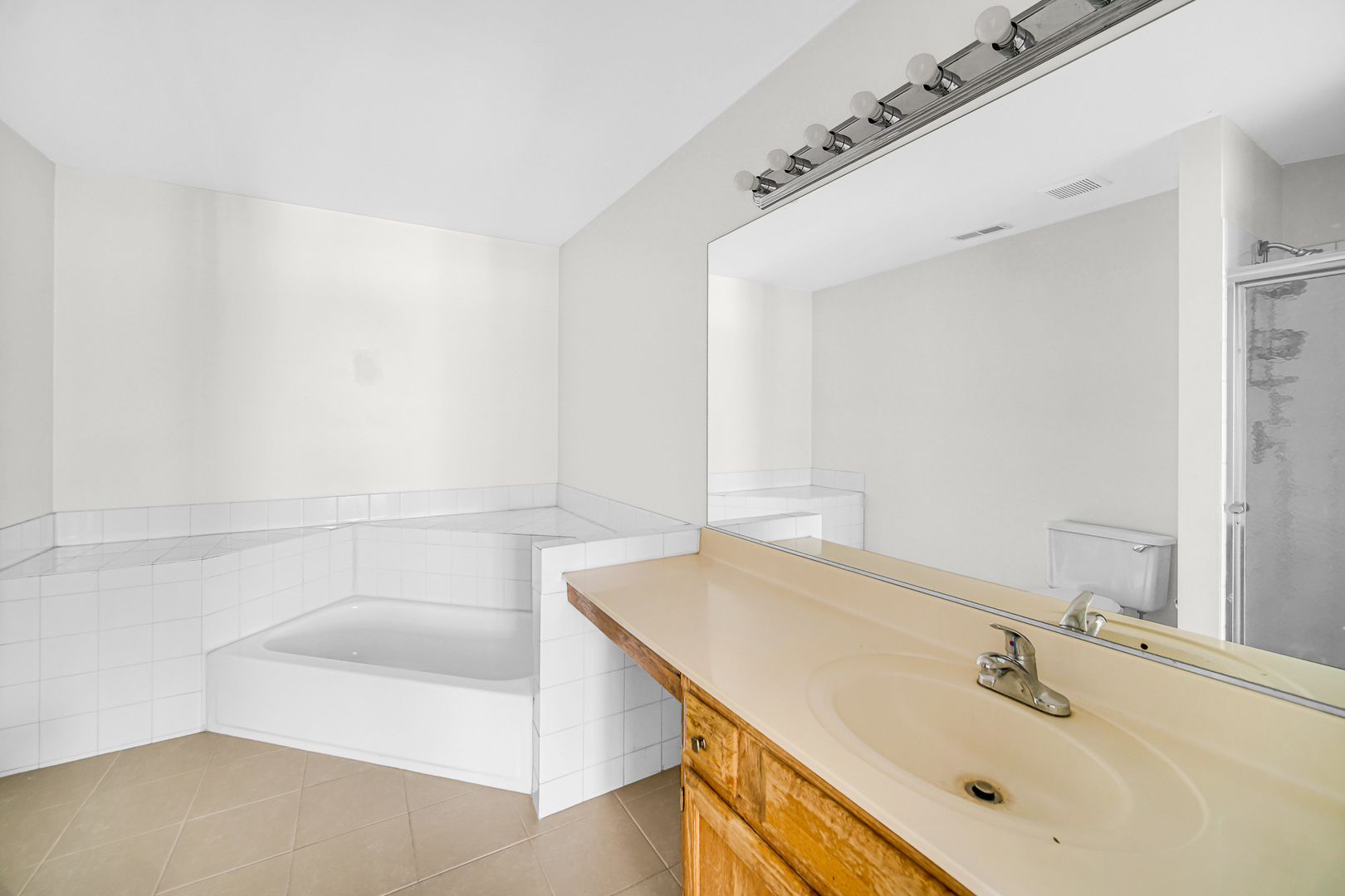 204 Glasgow Lane Unit: B204