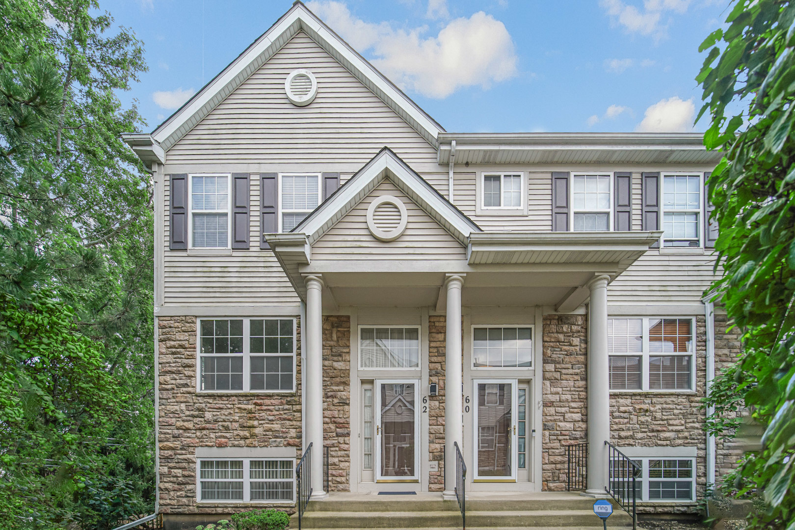 62 E Clare Court Unit: 62