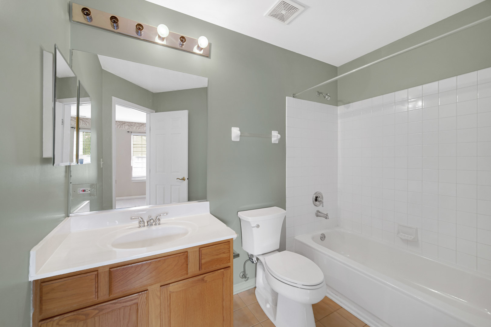 62 E Clare Court Unit: 62