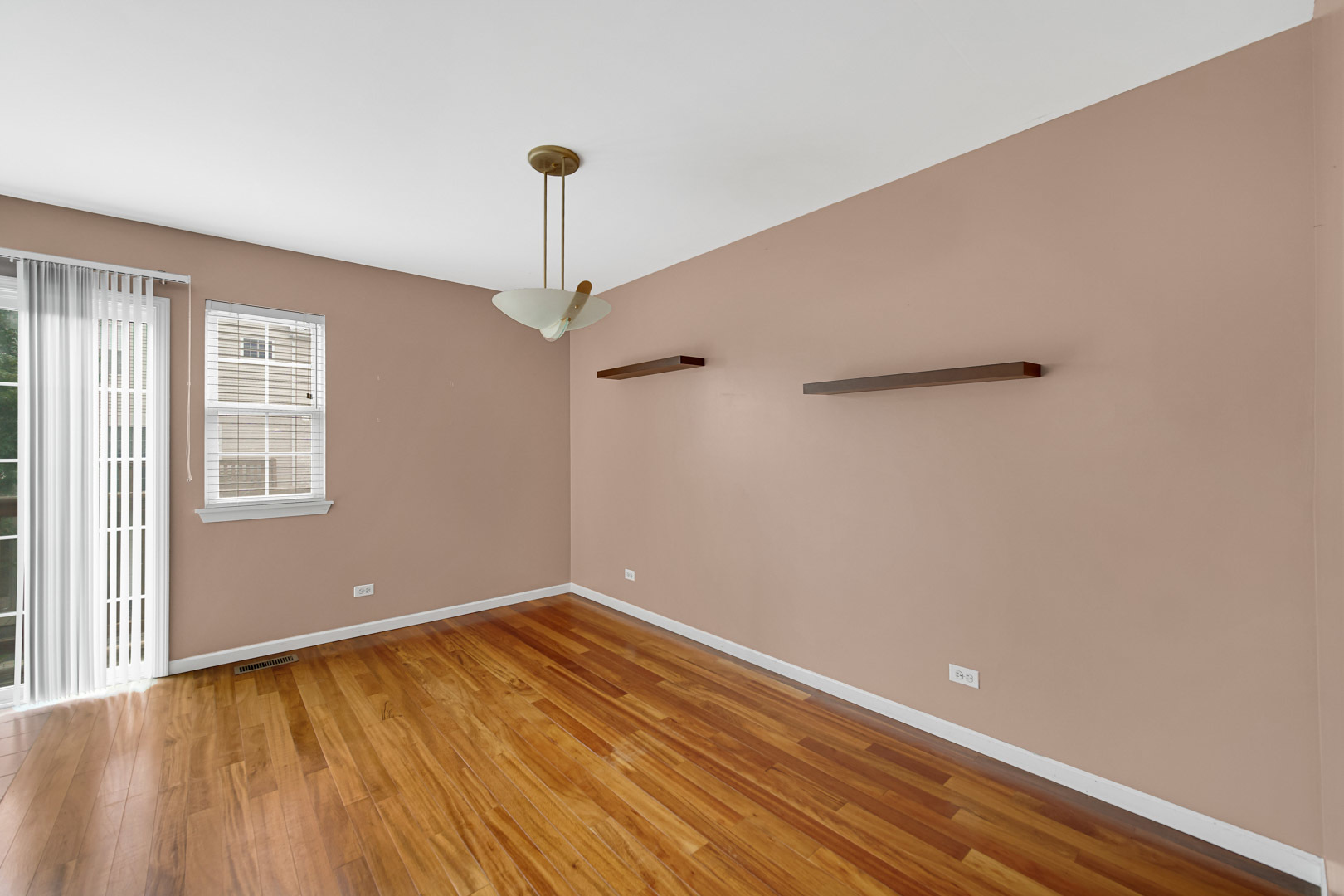 62 E Clare Court Unit: 62