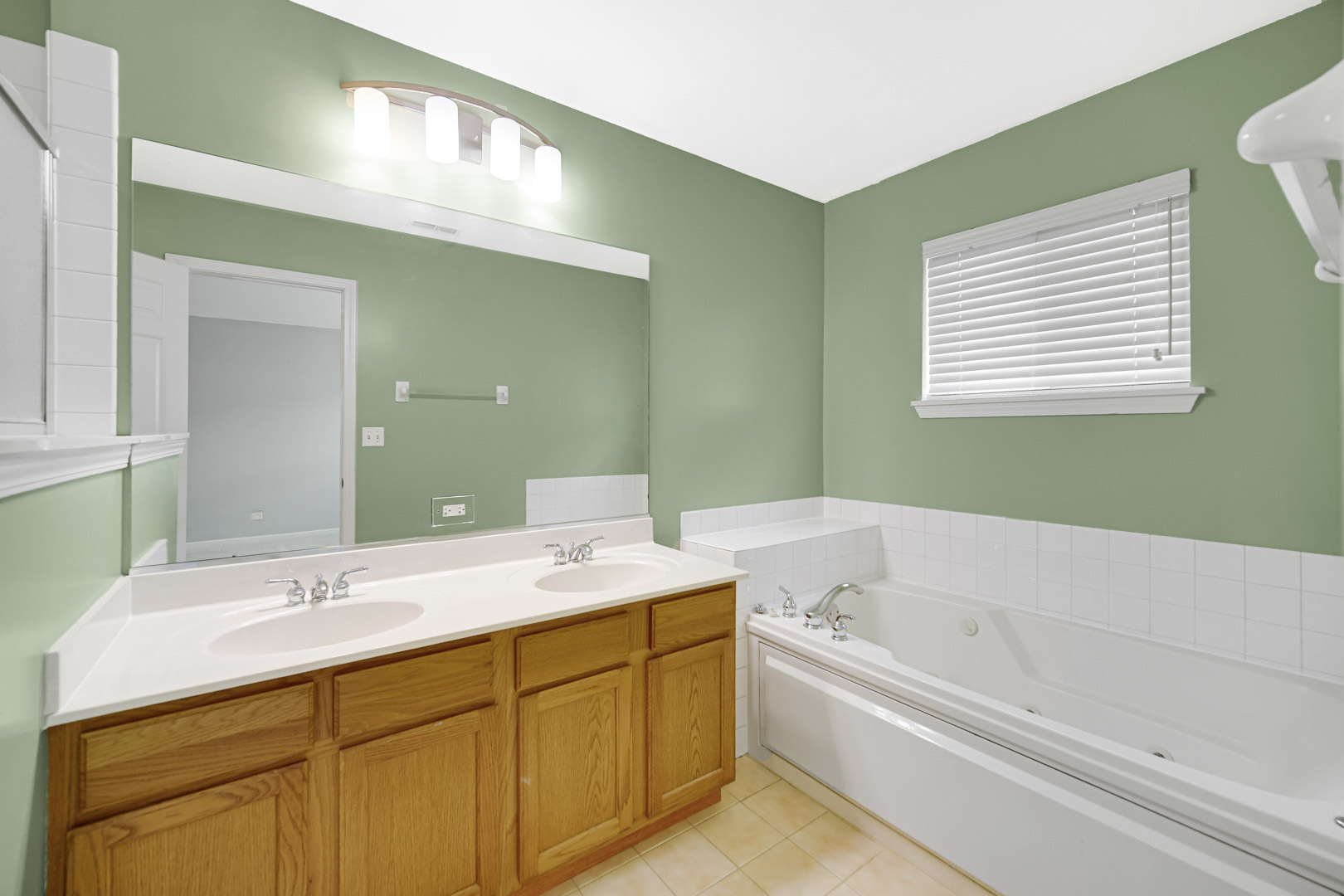 62 E Clare Court Unit: 62