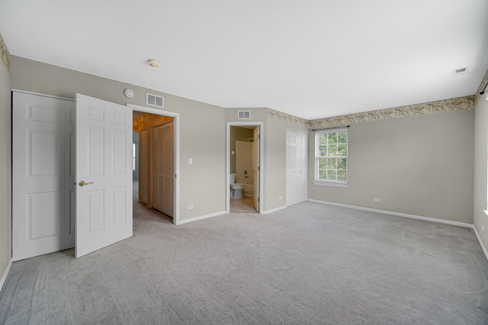 62 E Clare Court Unit: 62