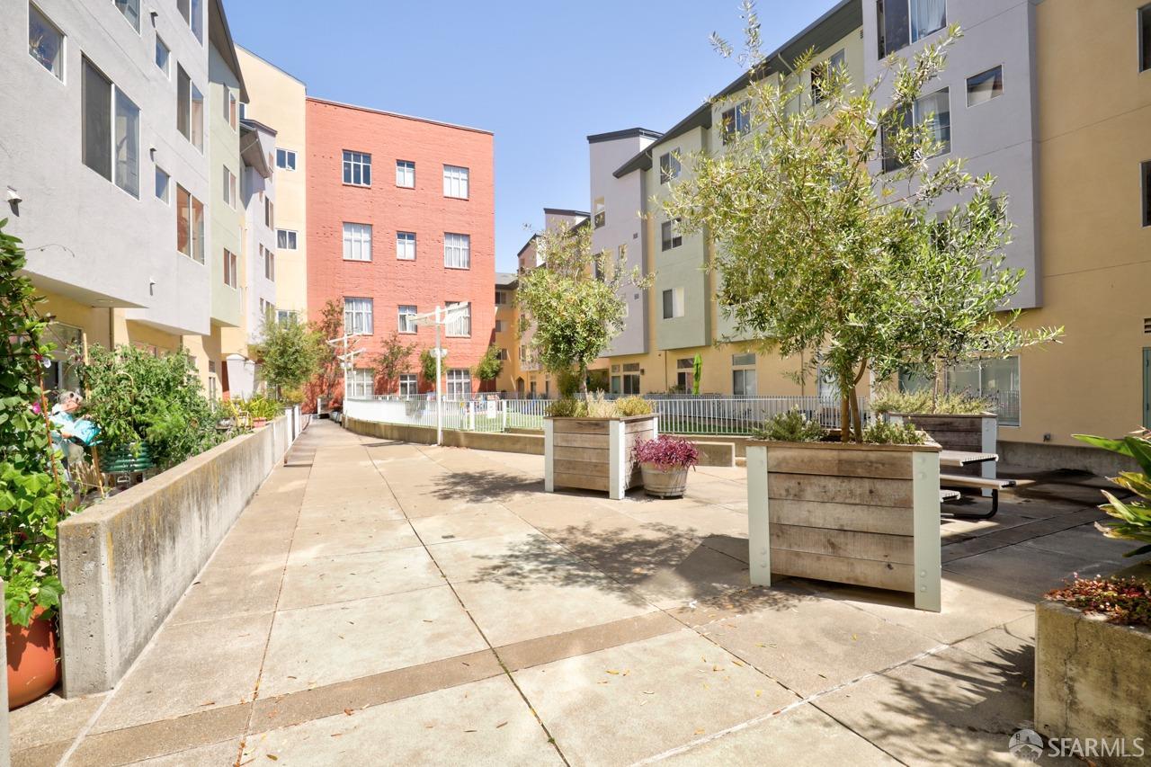 135 Valencia Street # A204