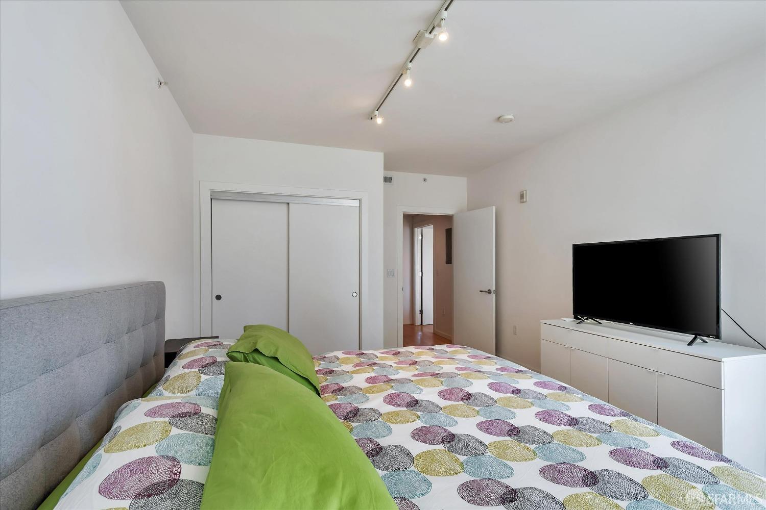 69 Clementina Street # 802