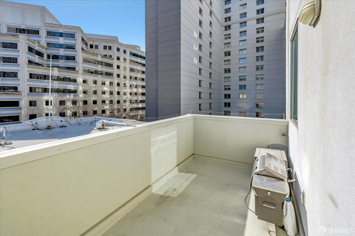 69 Clementina Street # 802